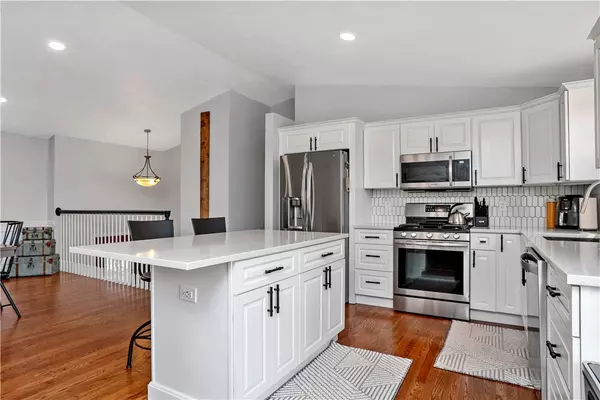 West Warwick, RI 02893,6 Carder ST