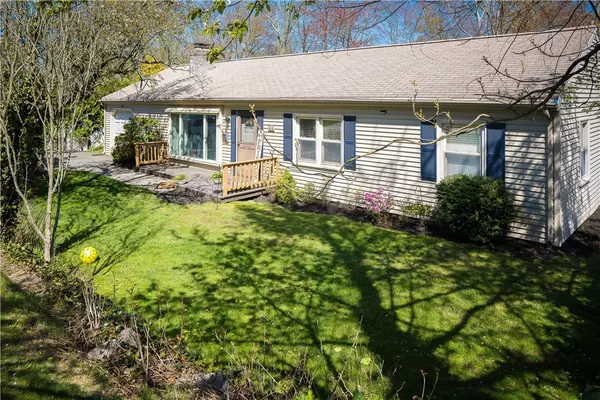 44 Larchmont RD, Warwick, RI 02886