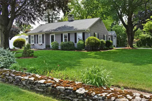 4 Mayfield ST, Smithfield, RI 02828