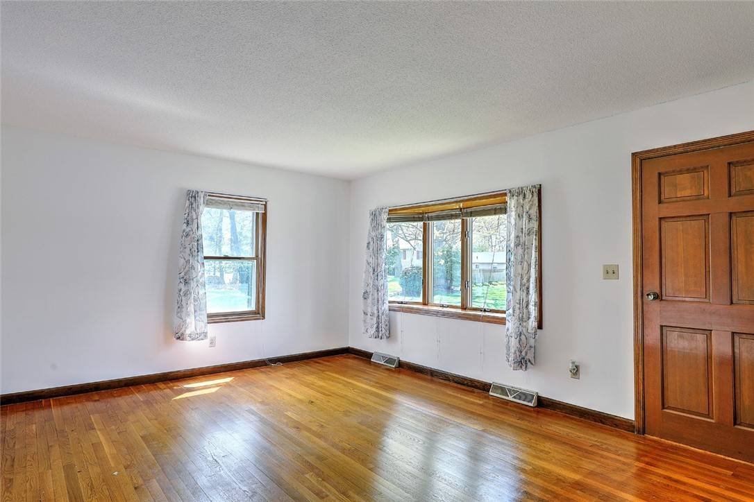 Tiverton, RI 02878,108 Bourne AVE