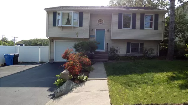 14 Haddon Hill RD, Cranston, RI 02905