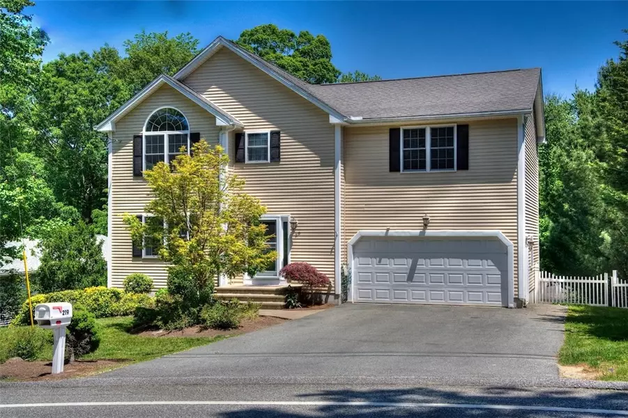 219 Old River RD, Lincoln, RI 02865