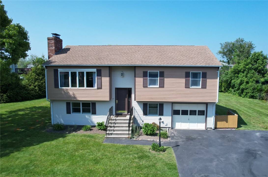 33 Greene LN, Narragansett, RI 02882