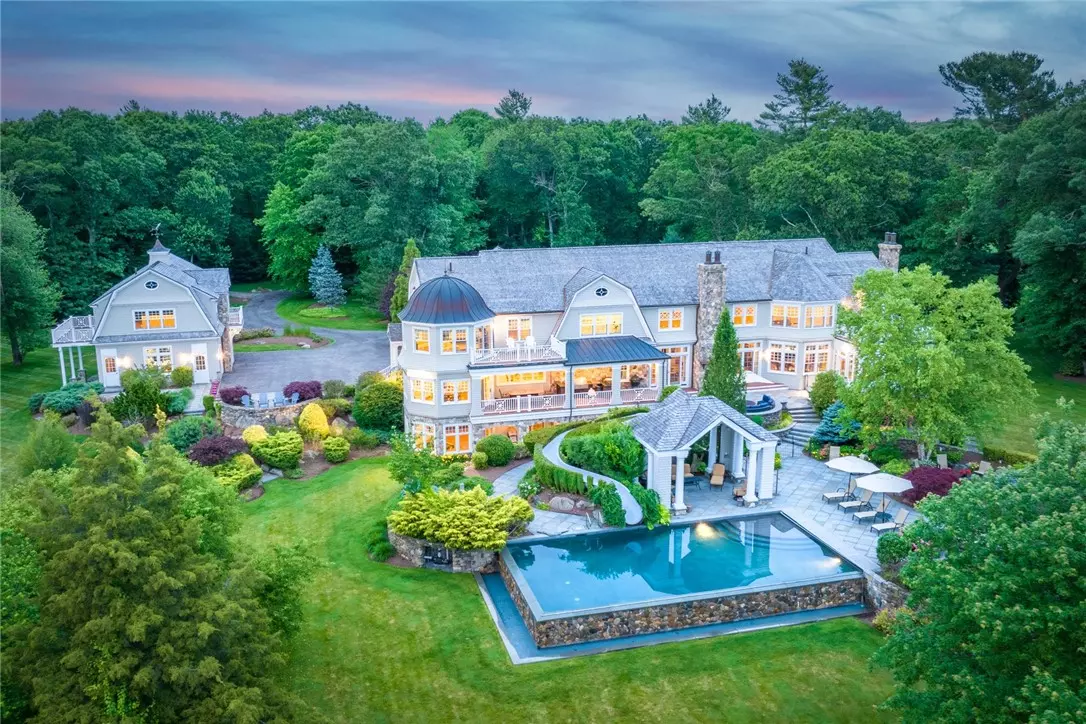 Berkley, MA 02779,1 Old Farm RD