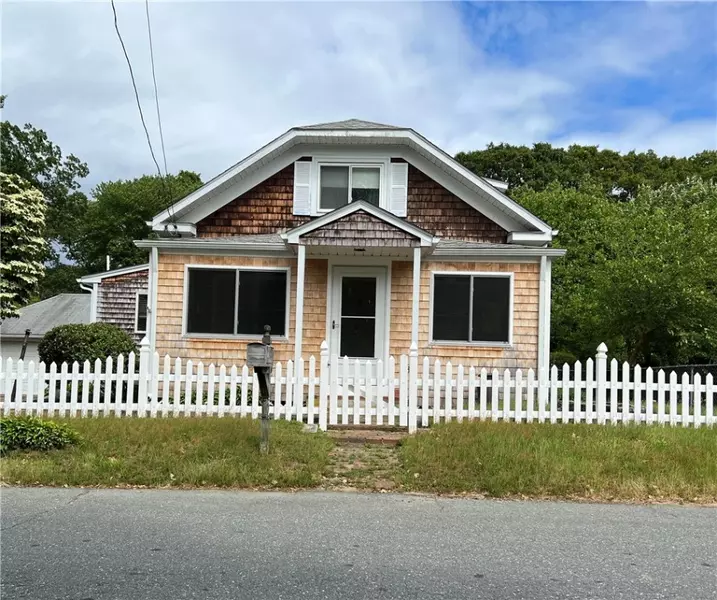 72 Yates AVE, Warwick, RI 02889