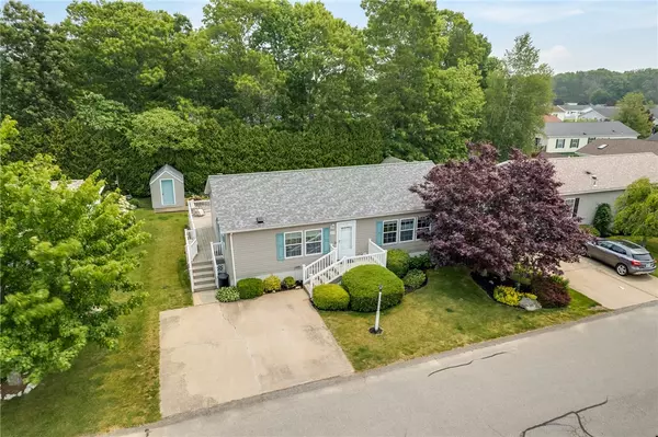 76 Robin LN, Tiverton, RI 02878