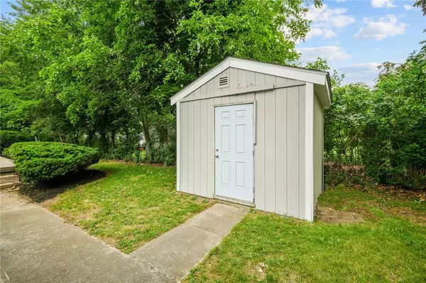 Warwick, RI 02888,77 Kentucky AVE