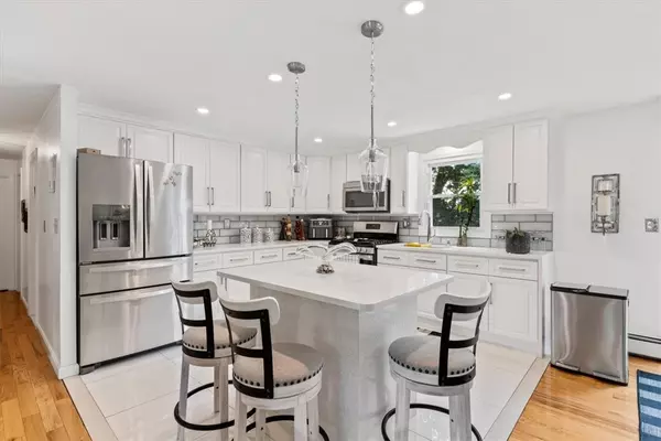 Johnston, RI 02919,39 River DR