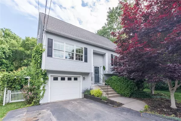 71 Wampum RD, Narragansett, RI 02882