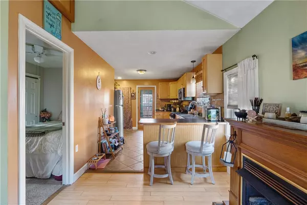 Warwick, RI 02889,15 Corwin AVE