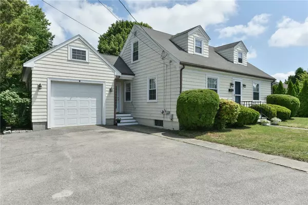 48 Kickemuit RD, Warren, RI 02885