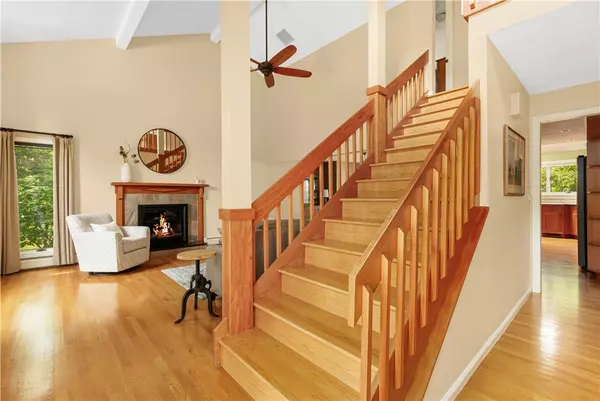 Lincoln, RI 02865,15 Raymond ST