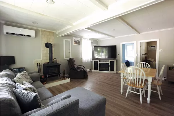 Warwick, RI 02889,131 Hollis AVE