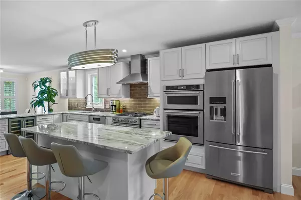 West Warwick, RI 02893,16 Lily LN