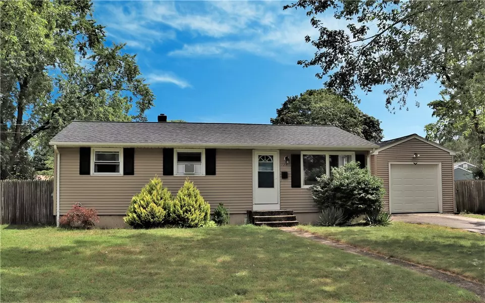 124 Burbank DR, Warwick, RI 02886