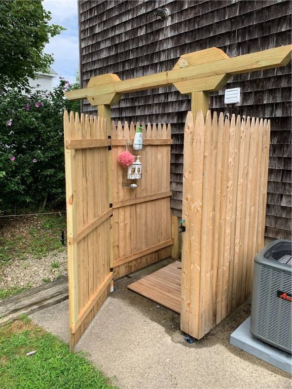 Narragansett, RI 02882,28 Angell RD