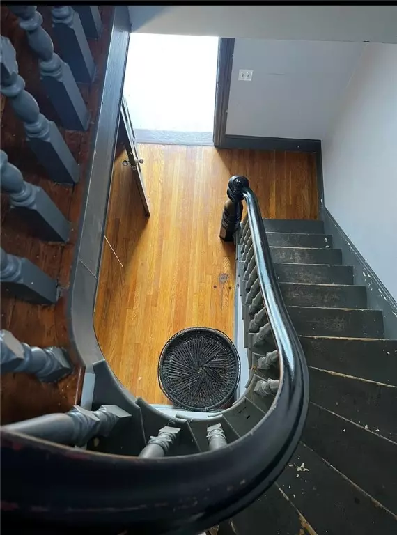 Cranston, RI 02910,160 Woodbine ST