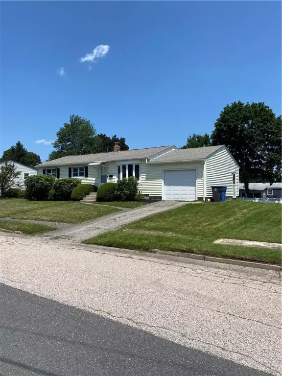 98 Quail Hollow RD, Cranston, RI 02920