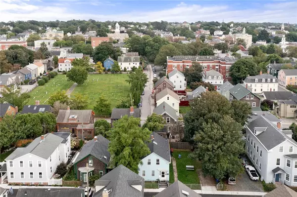 11 Appleby ST, Newport, RI 02840