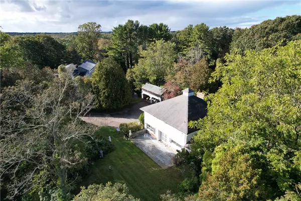 143 Oakwoods DR, South Kingstown, RI 02879