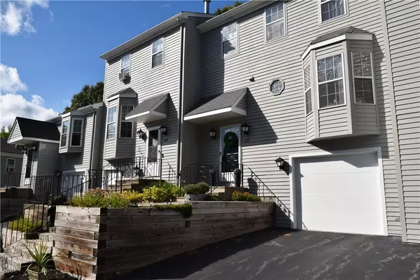 West Warwick, RI 02893,565 Quaker LN #125