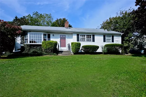 51 Arrowhead LN, Portsmouth, RI 02871