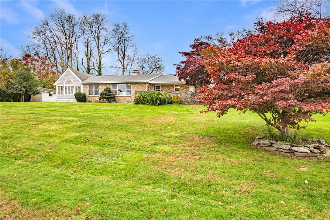Portsmouth, RI 02871,333 Mccorrie LN