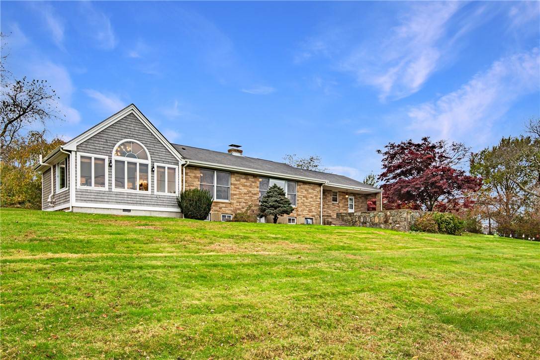 Portsmouth, RI 02871,333 Mccorrie LN