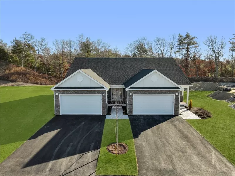 18 Overlook LN, Glocester, RI 02814