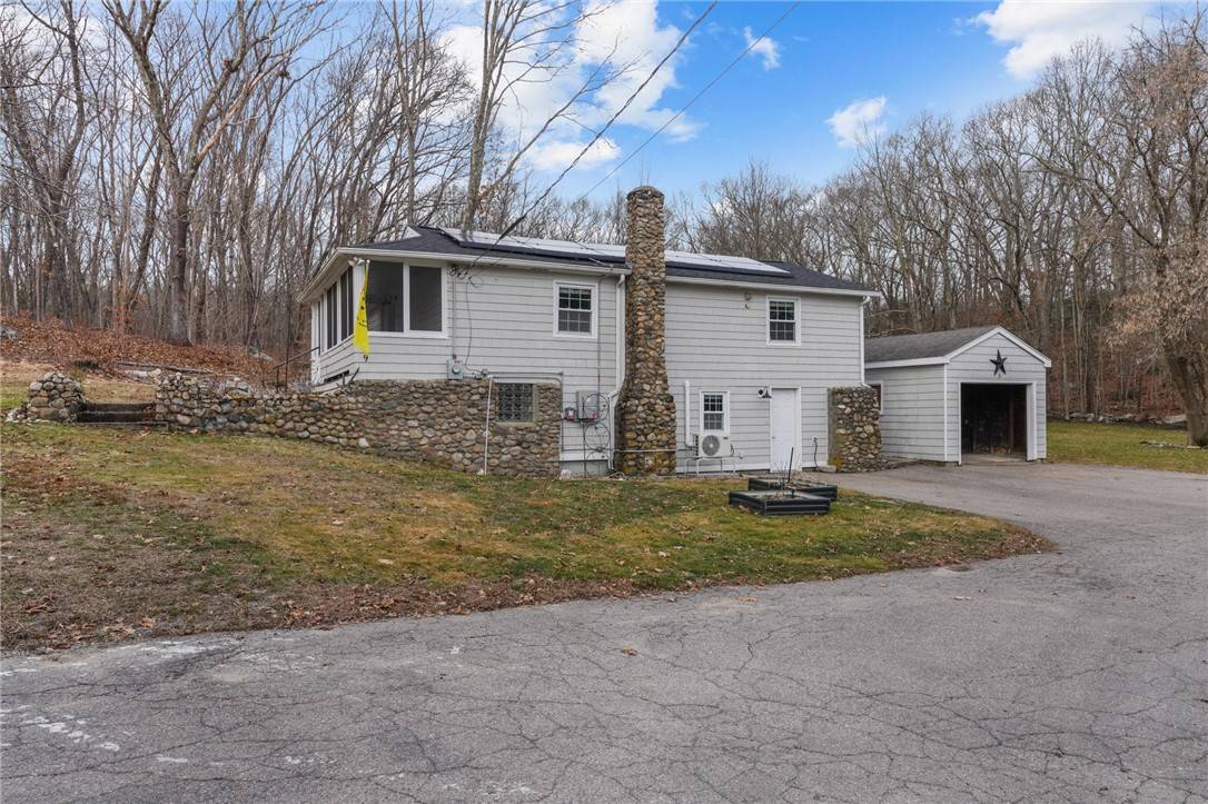 North Smithfield, RI 02896,7 Heroux DR