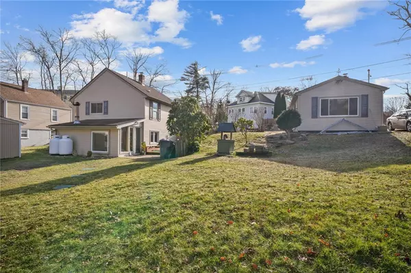 3 Mountaindale RD, Smithfield, RI 02917