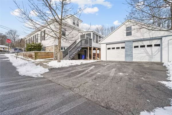 25 George Waterman RD, Johnston, RI 02919