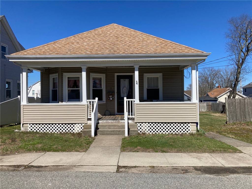 26 Mayflower ST, East Providence, RI 02914
