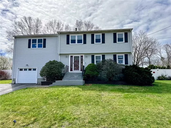 26 Monroe DR, Coventry, RI 02816