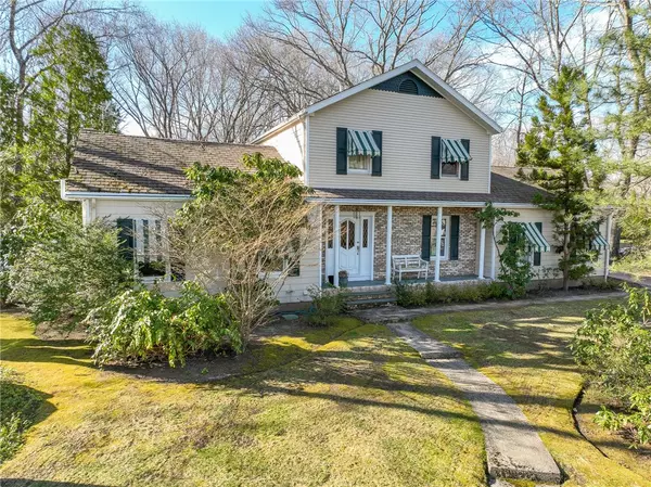 35 Angell RD, Lincoln, RI 02865