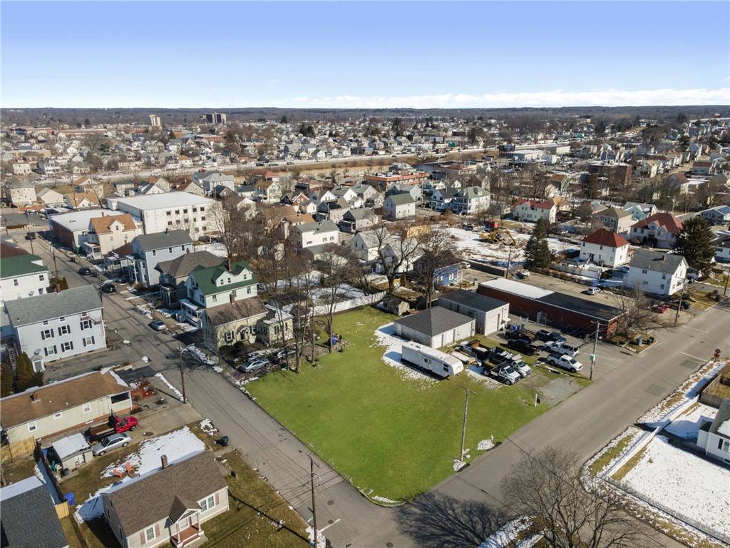 320 Mauran AVE, East Providence, RI 02914
