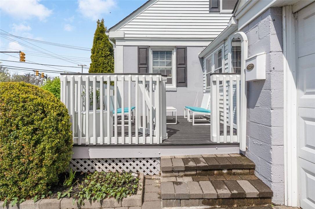 Newport, RI 02840,63 Admiral Kalbfus RD