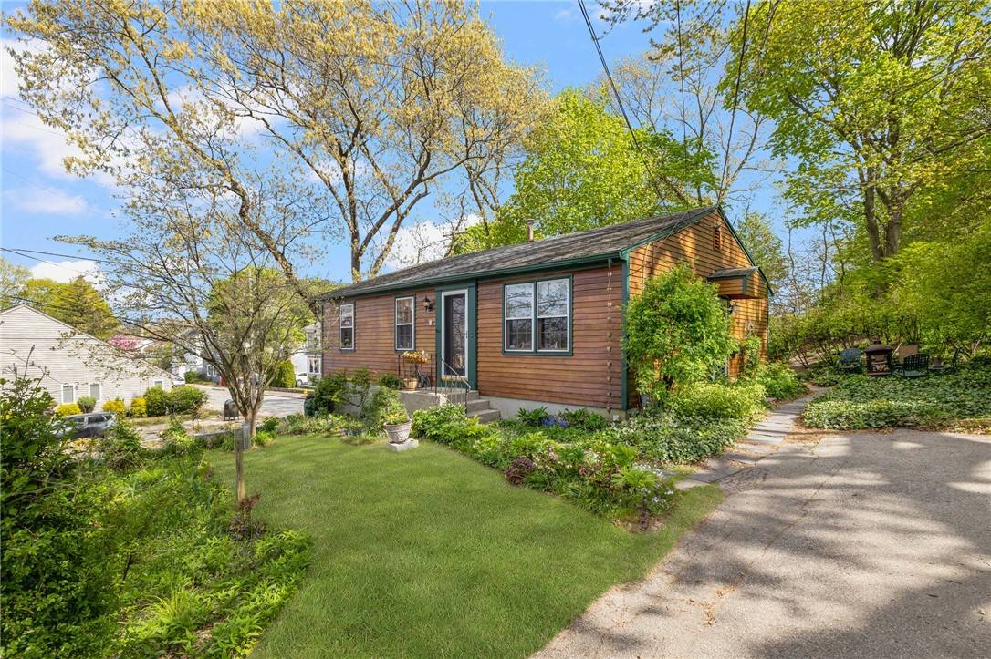 4 Rhodes ST, Pawtucket, RI 02860