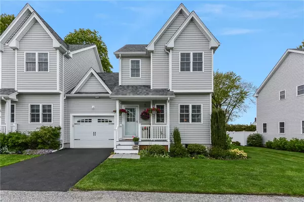 88 Seafare LN, Portsmouth, RI 02871