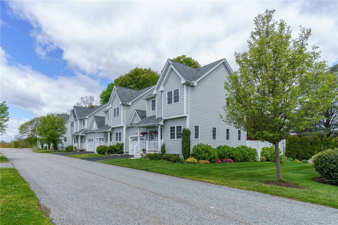 Portsmouth, RI 02871,88 Seafare LN
