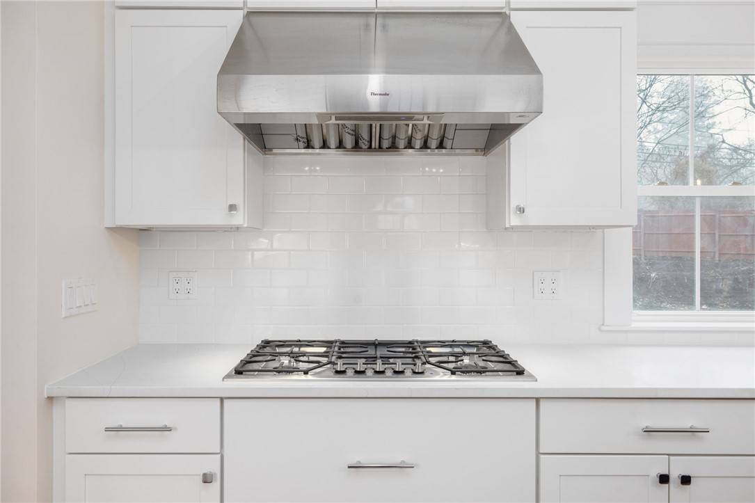 Portsmouth, RI 02871,24 Willow LN