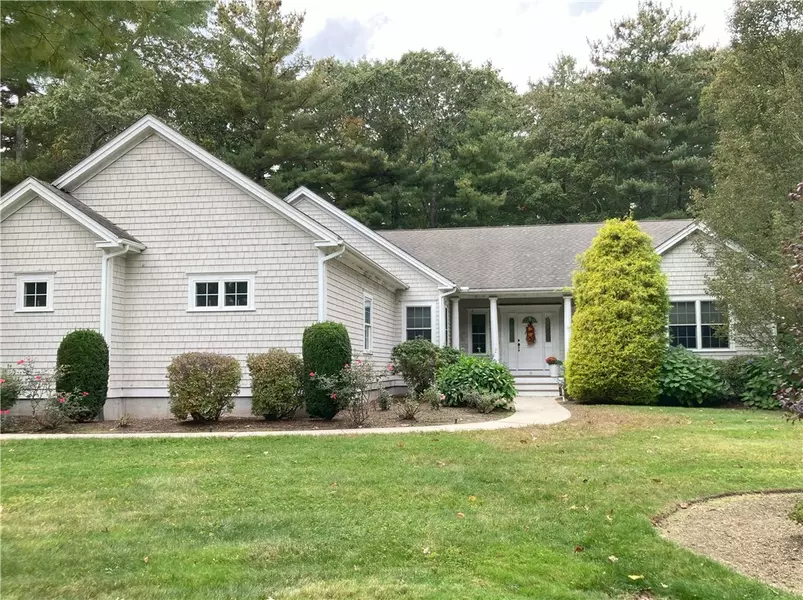 8 Sophia LN, Smithfield, RI 02828