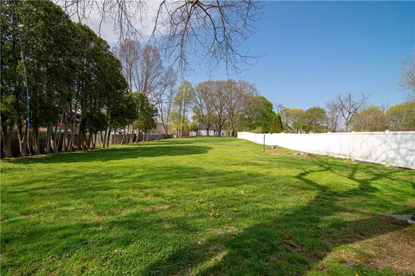 East Providence, RI 02915,36 brookfield RD