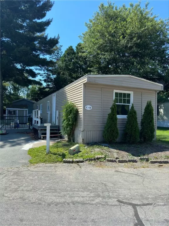 14 Krzak RD,  North Kingstown,  RI 02852