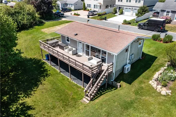 30 Green Meadow DR, Narragansett, RI 02882