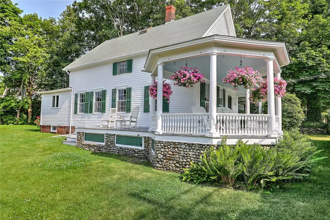 Warren, RI 02885,833 Main ST