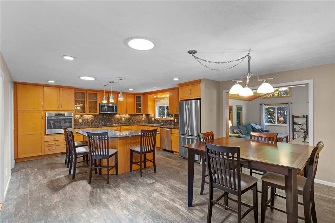 Cranston, RI 02921,65 Apple House DR