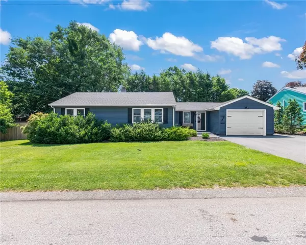 7 Silver Lake AVE, Smithfield, RI 02917