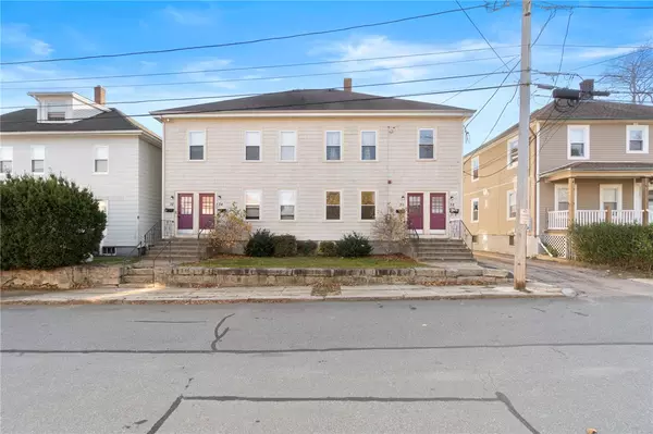 32 Weaver ST, West Warwick, RI 02893