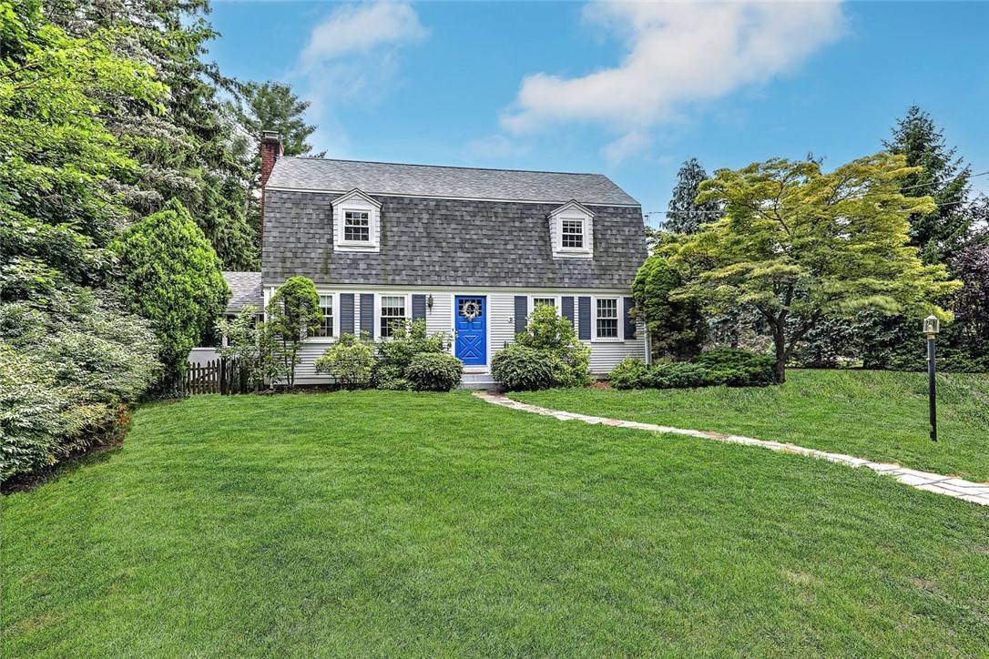 2 Woollett CT, Barrington, RI 02806